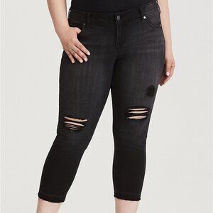 Torrid Boyfriend Distressed Raw Hem Cropped Jeans‎